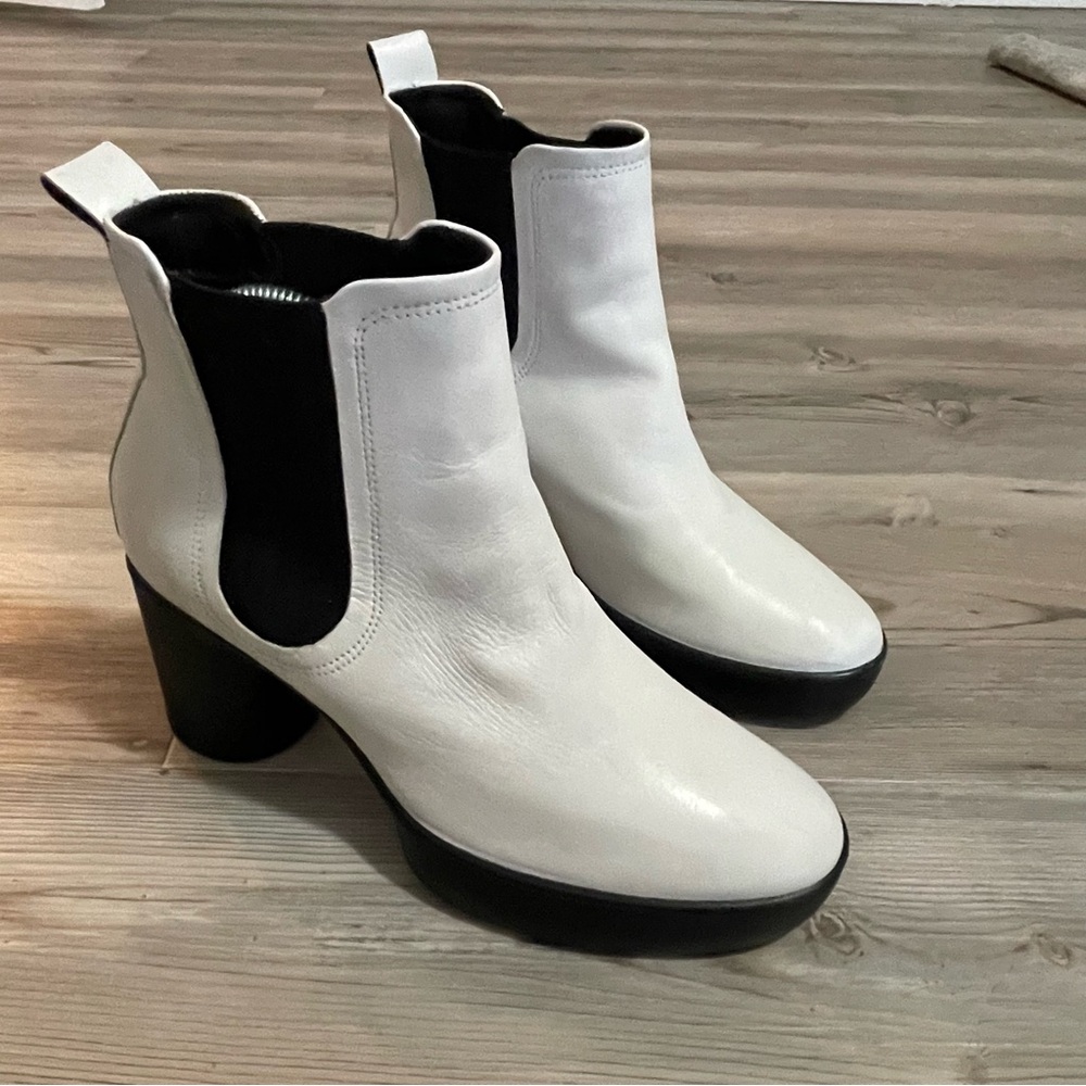 Ecco White and Black Ankle Boots - Picture 3 of 15